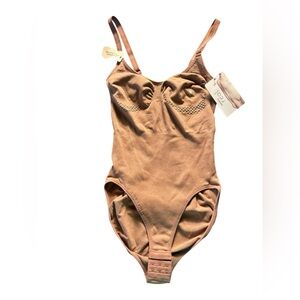 COMFORT BY REAL. Mocha seamless smoothing bodysuit size small style 94037 NWT